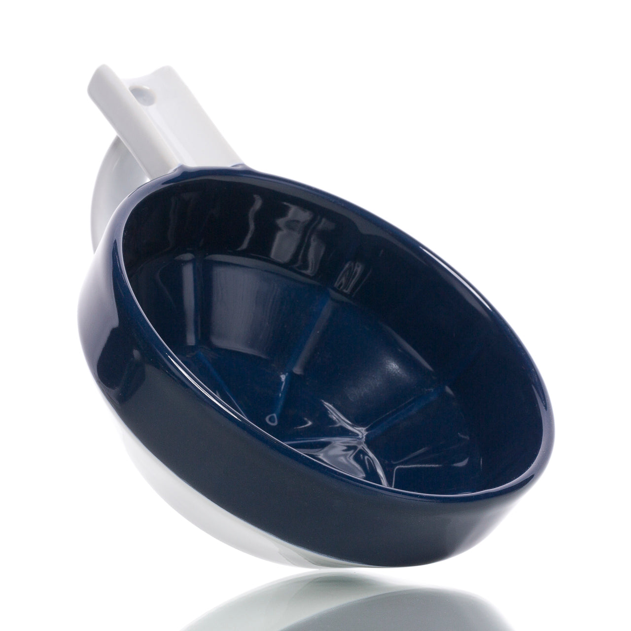 blackbeards-rasierschale-porzellan-blau-wei-mit-henkel image 1